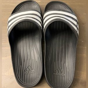 ADIDAS SLIDES